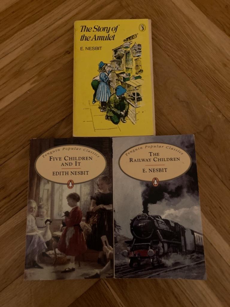 Tre pocketböcker: The Story of the Amulet, Five Children and It, The Railway Children