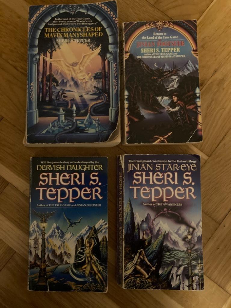 Fyra pocketböcker: The Chronicles of Mavin Manyshaped (samlingsvolym), Jinian Footseer, Dervish Daughter, Jinian Star-Eye