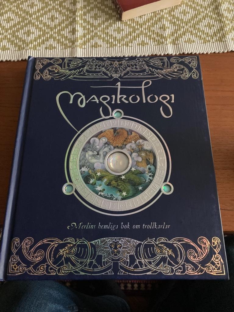 Magikologi. Merlins hemliga bok om trollkarlar