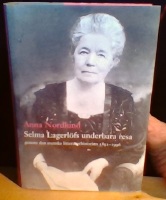 Selma Lagerlöfs underbara resa genom den svenska litteraturhistorien 1891-1996 