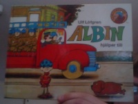 Albin hjälper till 